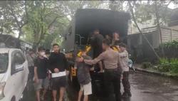 Polisi Amankan Beberapa Orang Buntut Perusakan Arema Store<