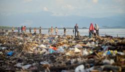 Lautan Sampah Tutupi Keindahan Pantai Pasir Jambak Padang 