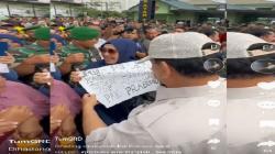 Tetap Jadi Idola Emak-Emak, Ini Momen Prabowo Diadang hingga Dikecup Pendukung di Medan