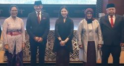 Angela Tanoesoedibjo Tampil Anggun Pakai Kebaya Modern saat Pelantikan Pejabat Tinggi Kemenparekraf