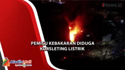 Toko Furniture dan 1 Mobil Bak Terbuka di Cikarang Terbakar Hebat