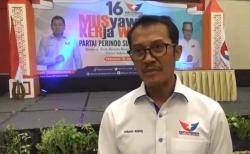 Salurkan Gerobak dan Modal Usaha ke Pedagang di Makassar, Sekjen Berharap Dapat Bantu Ekonomi Keluarga<
