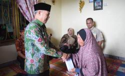 Bupati Rejang Lebong Salurkan Bantuan untuk Warga Terdampak Kebakaran dan Sambaran Petir<