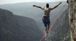 Desa Unik di Rusia, Semua Penduduknya Ahli Berjalan di Atas Tali demi Merayu Pasangan