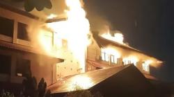 Kebakaran Gedung Graha Wredatama Jaksel Diduga akibat Tersambar Petir 