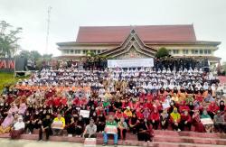 Jadi Pembina Apel Pagi, Bupati Pelalawan Serahkan Bantuan BAZNAS