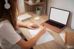 17 Contoh Kalimat Konjungsi, Pengertian dan Jenisnya