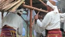 Murok Jerami, Ritual Meninabobokan Padi Suku Melayu Mengkanau saat Panen<