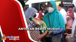 Ratusan Warga di Sidoarjo Rela Antre Demi Beras Murah