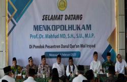 Kunjungi Ponpes Darul Qur’an Gunungkidul, Mahfud MD: Pesantren Harus Ikuti Kemajuan Zaman