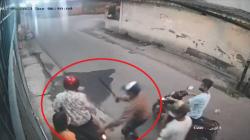 Terekam CCTV,  Pasangan Lansia Dibegal di Depan Rumah, Pelaku 3 Orang Bawa Parang