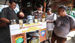 Polisi di Depok Patroli Bawa Gerobak Kopi Gratis, Siap Dengar Warga Curhat