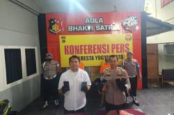 Terjerat Utang Pinjol, Kakak Adik di Jogja Curi 13 Handphone Milik Siswa SMP