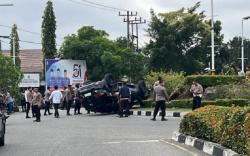 Mobil Pajero Terbalik di Bundaran Tugu Keris Pekanbaru, Pengemudinya Dokter<