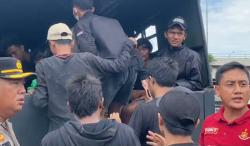 Bikin Ulah di Semarang, Puluhan Bonek Diangkut Truk Dalmas Dipulangkan ke Surabaya