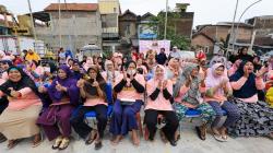 Puluhan Emak-Emak di Panyileukan Bandung Dapat Pelatihan Budi Daya Jangkrik<