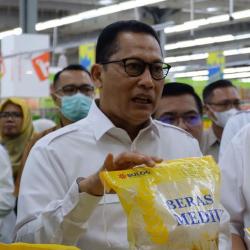 Buwas Pastikan Beras SPHP Tersedia di Pengecer hingga Retail Modern