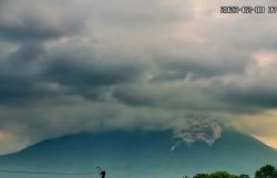 Gunung Merapi Muntahkan Wedus Gembel dengan Jarak Luncuran 1,5 Km