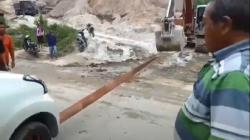 Kecelakaan Hari Ini di Deliserdang, Mobil Terperosok ke Jurang Evakuasi Dibantu Ekskavator