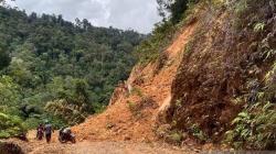 Longsor Timbun Jalan Menuju Pedalaman Kaltara, Akses Terputus Total