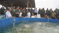 Pangdam Siliwangi Tinjau Penggunaan BIOS 44 DC untuk Budi Daya Ikan Air Tawar di Cianjur<