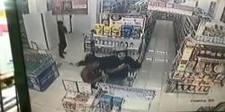 Kawanan Rampok Bersamurai Satroni Minimarket di Makassar, Terekam CCTV