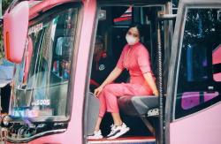Serba Pink, PO Bus Ini Andalkan Perempuan dari Sopir hingga Pramugari