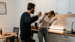 Ciri-ciri Pasangan yang Berpotensi KDRT Saat Menikah, Kenali Sejak Dini!