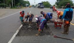  Berlubang dan Rawan Banjir, Jalan Nasional Pemalang hingga Weleri Mulai Diperbaiki