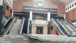Dampak Gempa Jayapura M 5,4: Kantor Pemprov Papua Rusak, Mobil Tertimpa Tembok
