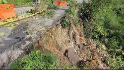 Diguyur Hujan Deras, Tebing Jalan Utama Antarkecamatan di Boyolali Longsor 