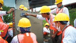 SIG Upgrade Keterampilan Tukang untuk Jadi Ahli Konstruksi