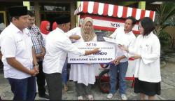 Bacaleg Partai Perindo Dapil Jateng 6 Bagikan Gerobak ke Penjual Sego Megono di Wonosobo