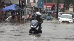 Diterjang Banjir Setengah Meter, Jalur Wisata Lembang KBB Nyaris Putus<