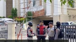 Jaga Umat Kristiani Ibadah Minggu, Personel Polresta Manado Patroli Pengamanan di Gereja