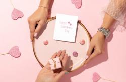 10 Ide Kado Valentine Romantis, Bikin Pasangan Meleleh