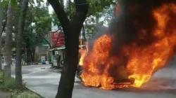 Heboh Minibus Bawa 20 Jeriken BBM Terbakar di Ibrahim Adjie Bandung, Sopir Selamat