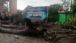 Diterjang Banjir Bandang, SD di Bondowoso Terendam Endapan Lumpur