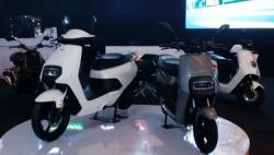 Bentuk Berbeda-Beda, Pemerintah Akan Standarisasi Baterai Motor Listrik di Indonesia