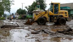 Banjir Bandang Susulan di Bondowoso, Lumpur dan Kayu Menutup Jalan