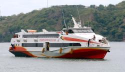 13 Jam Mati, Kapal Cepat Express Pricillia Berhasil Ditarik ke Pelabuhan Gorontalo