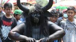 Kebo-keboan,Tradisi Khas Banyuwangi yang Membuat Warganya Menjelma Menjadi Kerbau