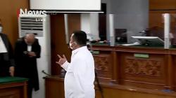 Divonis 15 Tahun, Kuat Maruf Acungkan Salam Metal