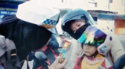 Operasi Keselamatan di Hari Valentine, Polisi Beri Cokelat ke Anak-anak yang Patuh Pakai Helm