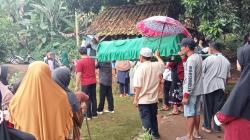 Pohon Kelapa Tumbang Timpa Pasutri di Cikembar Sukabumi, 1 Korban Tewas<
