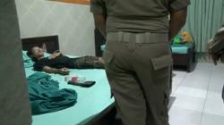 Terjaring Razia Hotel di Malam Valentine, Pemuda Ini Pura-Pura Pingsan