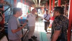 Imigrasi Sidak Kapal Isap Timah di Belinyu, Tenaga Kerja Asing Diminta Tunjukkan Dokumen<