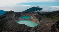 Keindahan Danau Kelimutu di Kawah Gunung, Berwarna-warni dan Misterius 