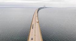 Fakta Menarik Jembatan Paling Menakutkan di Dunia yang Menembus Lautan, Berani Lewat?