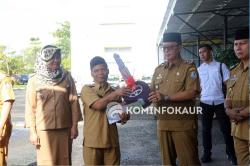 Serahkan 15 Mobil Dinas Baru untuk Camat, Bupati Kaur: Jaga dengan Baik